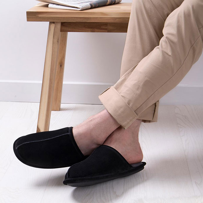 Isotoner Mens Real Suede Mule Slipper Black